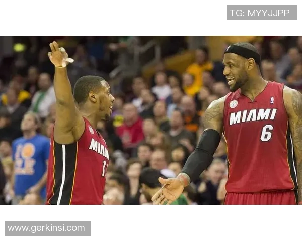 詹姆斯与足球明星们的精彩互动瞬间全景展示