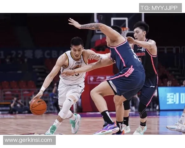 赛后分析:上海篮球队与武汉篮球队的实力对决与战术探讨 赛后分析:上海篮球队与武汉篮球队的实力对决与战术探讨