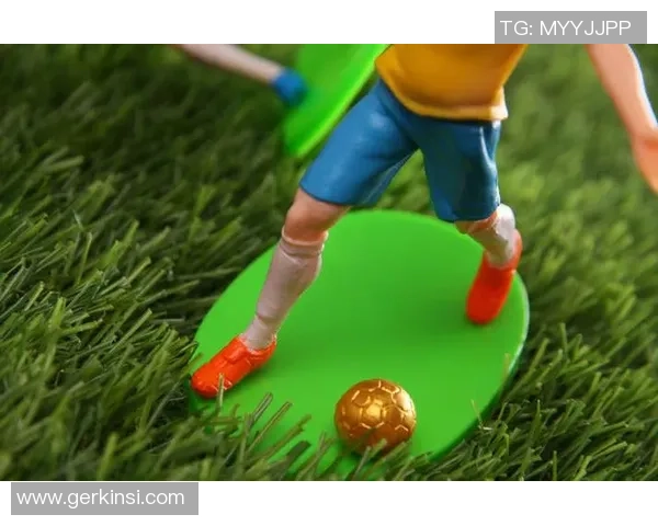 足球明星小版手办带你领略球场魅力与收藏乐趣的完美结合 足球明星小版手办带你领略球场魅力与收藏乐趣的完美结合