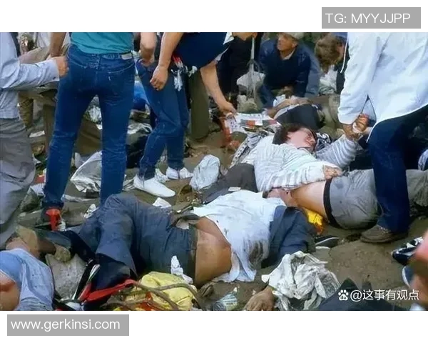 足球明星赛场冲突引发热议球迷与媒体对打架事件各执己见 足球明星赛场冲突引发热议球迷与媒体对打架事件各执己见